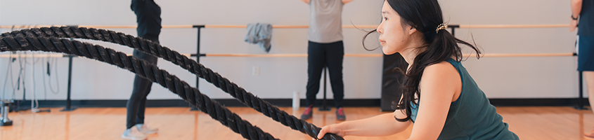 Girl doing rope in HIIT class